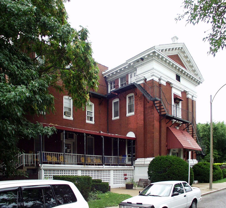 Cloisters Apartments in St. Louis, MO - Building Photo