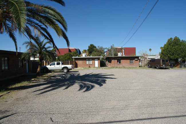 2457-2479 N Alvernon Way in Tucson, AZ - Building Photo - Building Photo