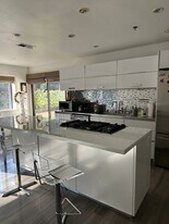 549 Palisades Dr in Los Angeles, CA - Building Photo