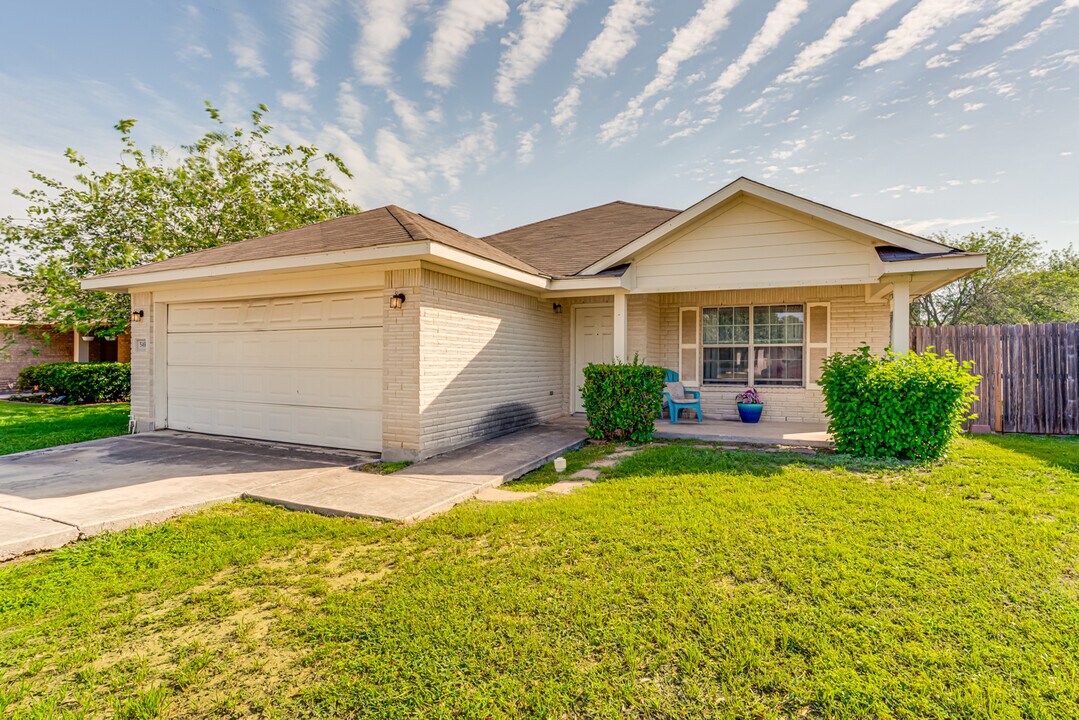 549 Roadrunner Ave in New Braunfels, TX - Building Photo