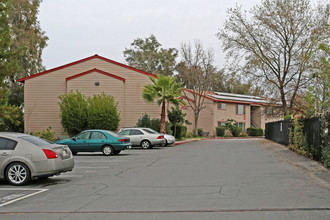 Foothill Plaza in Sacramento, CA - Building Photo - Building Photo