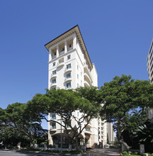 The Courtyards at Punahou in Honolulu, HI - Building Photo - Building Photo