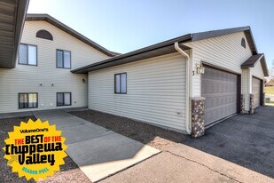 2820 Edgewood Dr, Unit 4 in Menomonie, WI - Building Photo