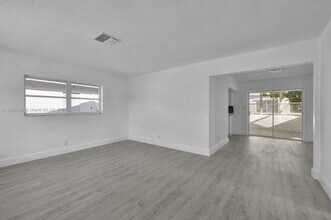 4964 NW 48th Way in Tamarac, FL - Building Photo - Building Photo