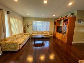 3127 Stonybrook Dr in Anaheim, CA - Building Photo - Building Photo