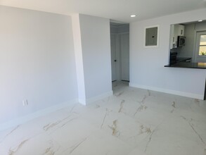 146 SW 13th Ave in Delray Beach, FL - Foto de edificio - Building Photo