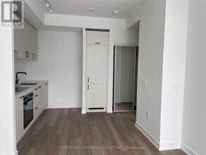 1 Quarrington Lane in North York, ON - Building Photo - Building Photo