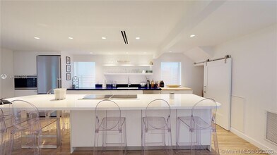 1460 Ocean Dr-Unit -210/311 in Miami Beach, FL - Building Photo - Building Photo