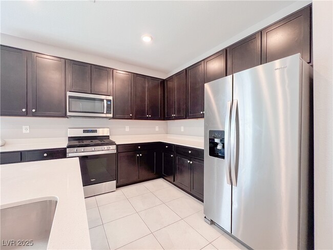 4565 Swimming Minnow Ave in Las Vegas, NV - Building Photo - Building Photo