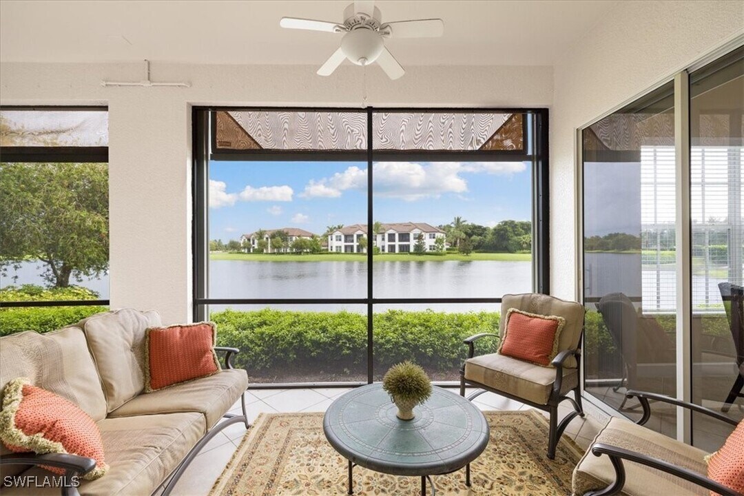 8051 Players Cove Dr in Naples, FL - Building Photo