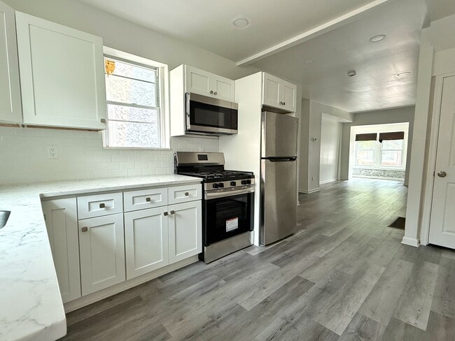 property at 1520 S Myrtlewood St