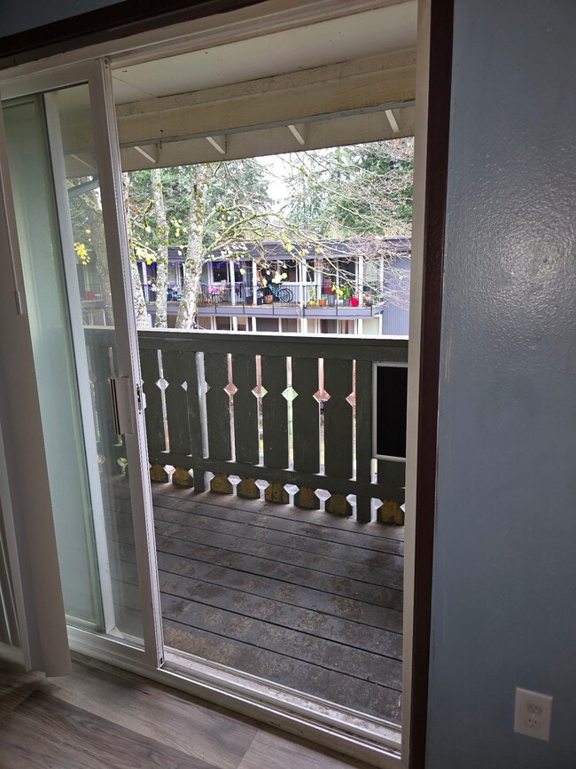 4411 76th Ave W, Unit 2 in University Place, WA - Foto de edificio - Building Photo