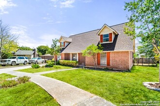 2535 Wilderness Hill in San Antonio, TX - Building Photo - Building Photo