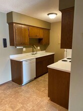 2730 Dale St N, Unit D112 in Roseville, MN - Building Photo - Building Photo