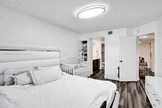 9901 Westview Dr in Coral Springs, FL - Building Photo - Building Photo