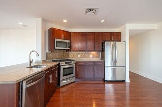 201 Marin Blvd in Jersey City, NJ - Foto de edificio - Building Photo