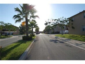 11061 NW 87th St in Doral, FL - Building Photo - Building Photo