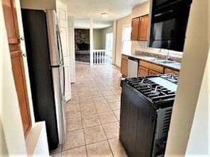 1460 Colorado Ave in Aurora, IL - Building Photo - Building Photo