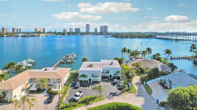 360 Wilma Cir. in Riviera Beach, FL - Building Photo - Building Photo