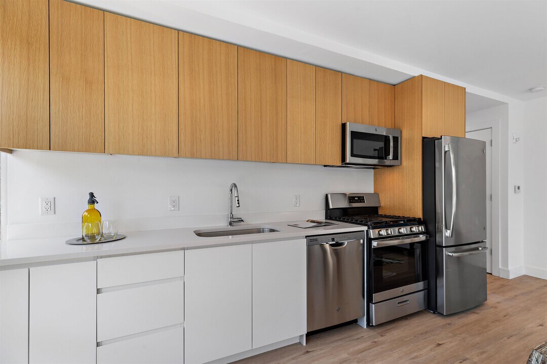 231 Hackensack Plank Rd in Weehawken, NJ - Building Photo