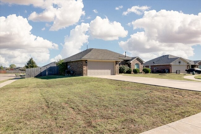 property at 4904 SW Malcom Rd