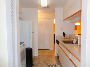 3001 58th Ave S in St. Petersburg, FL - Foto de edificio - Building Photo