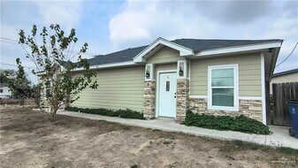 16 S Indiana Ave in Mercedes, TX - Building Photo