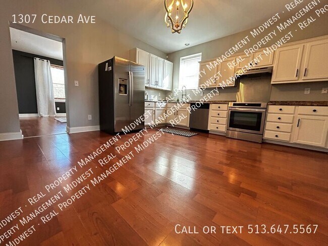1307 Cedar Ave in Cincinnati, OH - Building Photo - Building Photo
