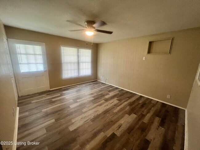 127 Meadowood Rd in Louisville, KY - Building Photo - Building Photo