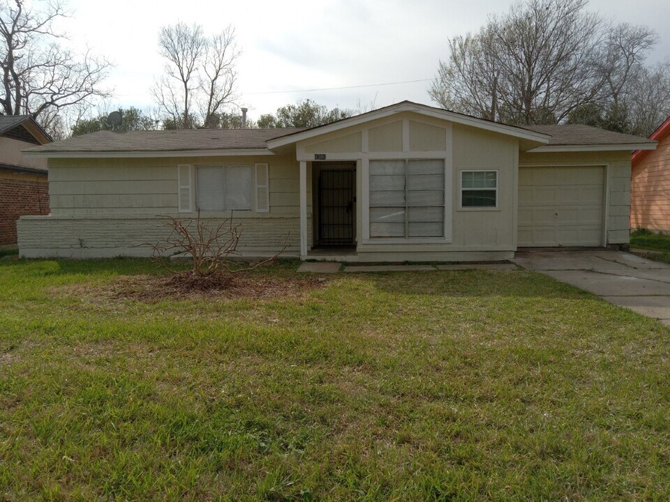 9306 St Lo Rd in Houston, TX - Building Photo