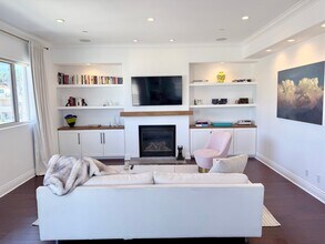 1316 Amherst Ave, Unit 402 in Los Angeles, CA - Foto de edificio - Building Photo
