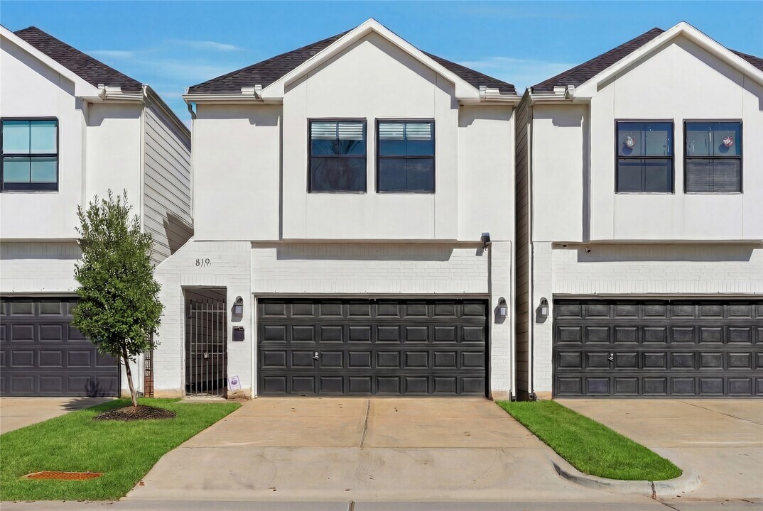 819 W 19th St in Houston, TX - Building Photo