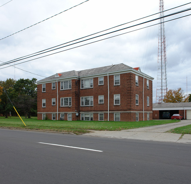 369 E Midlothian Blvd in Youngstown, OH - Building Photo - Building Photo