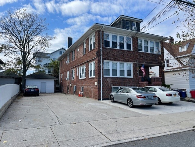 163 Beach 122nd St in Rockaway Park, NY - Building Photo