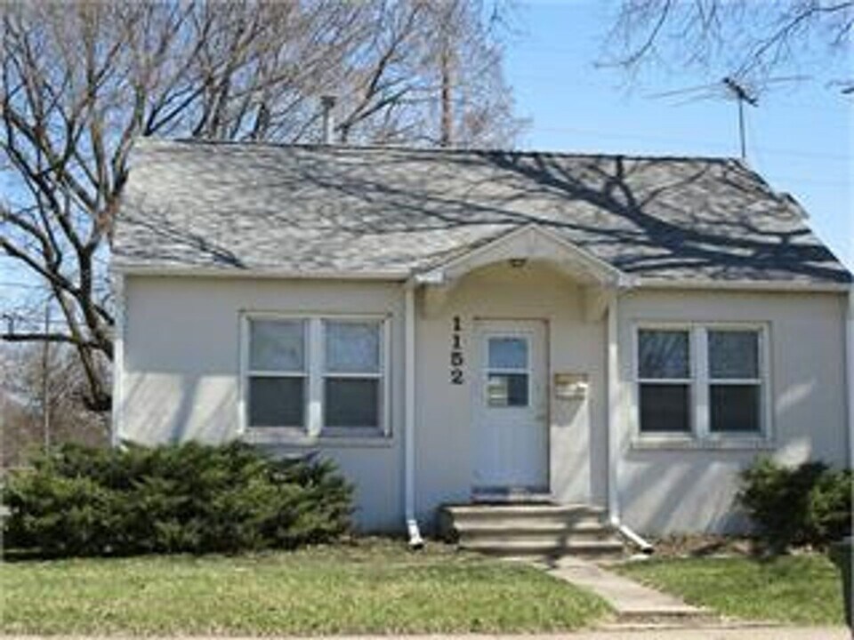 1152 Ackermant St in Waterloo, IA - Building Photo