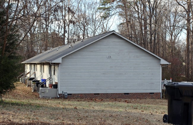 438 Camp Rd in Burlington, NC - Foto de edificio - Building Photo