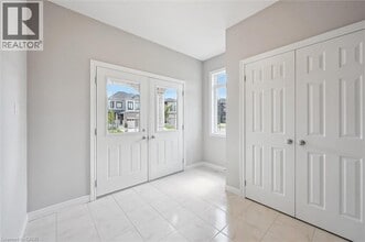 18 Everton Dr in Guelph, ON - Building Photo - Building Photo