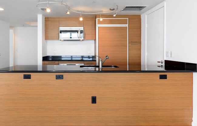 50 Biscayne Blvd, Unit 2907 in Miami, FL - Building Photo - Building Photo