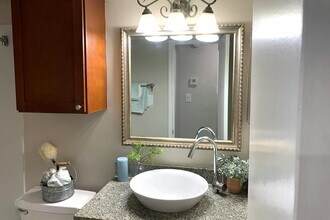 400 W St Elmo Rd in Austin, TX - Building Photo - Building Photo