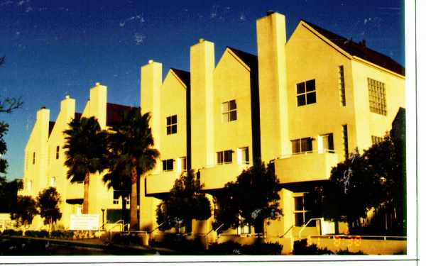 Tolucan Villas (por) in Toluca Lake, CA - Foto de edificio - Building Photo