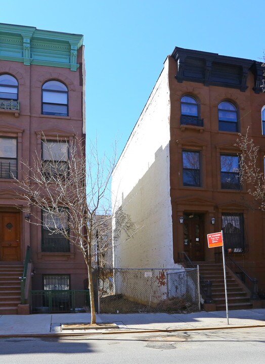 240 W 123rd St in New York, NY - Building Photo
