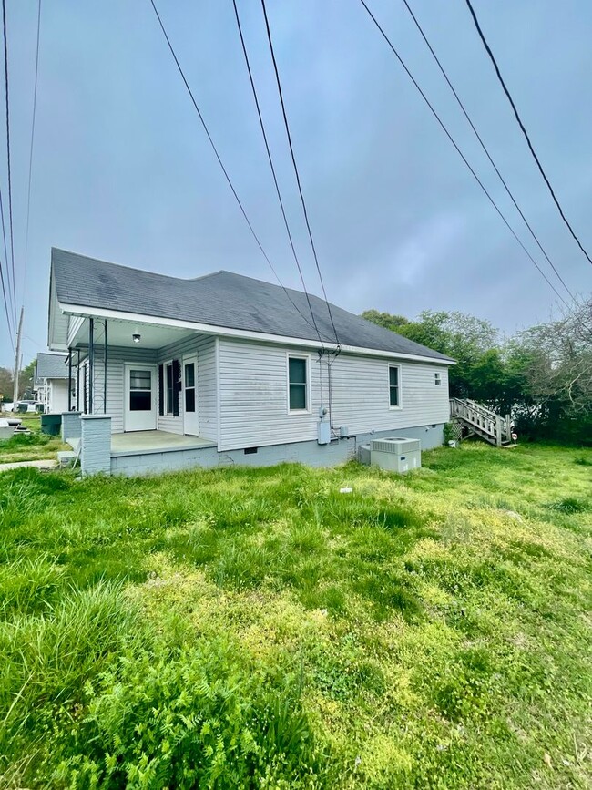 409 Apple St in Gastonia, NC - Building Photo - Building Photo