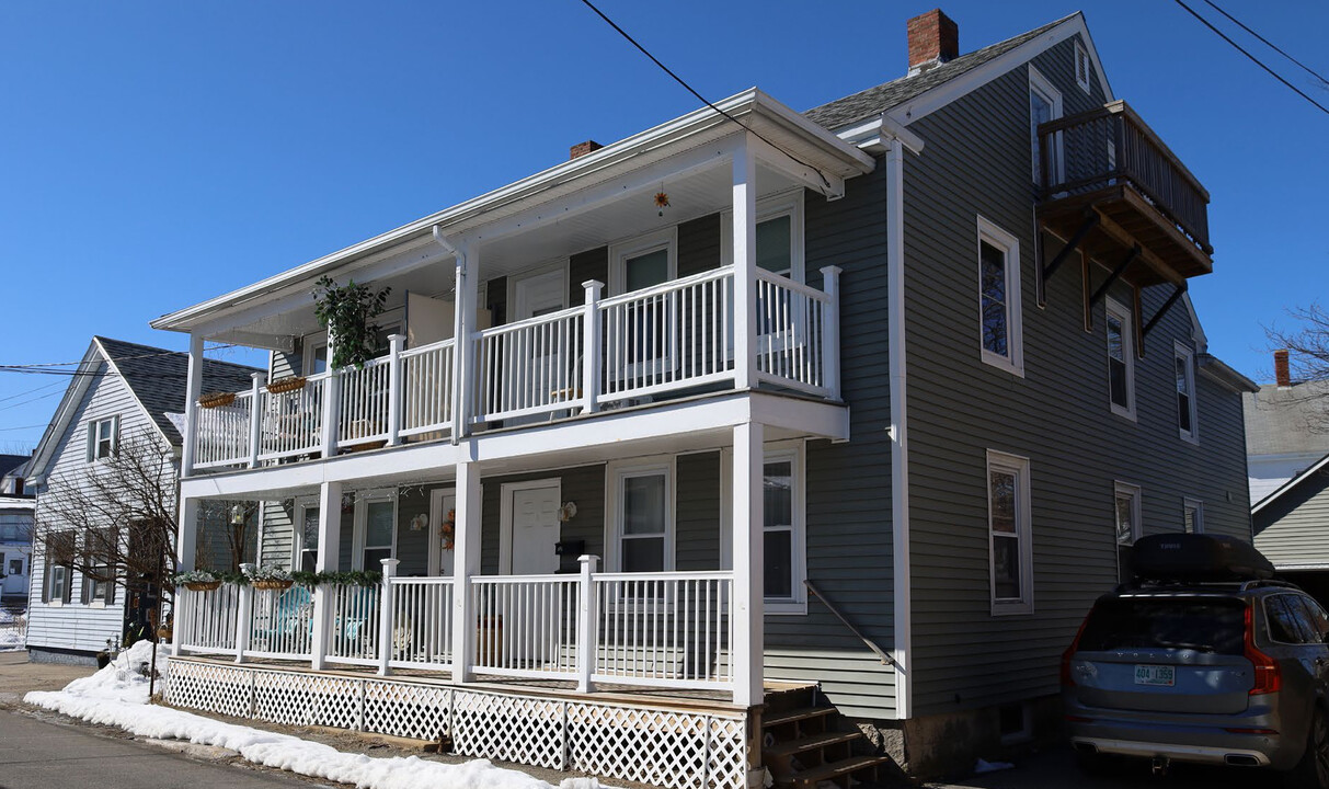 13 Summer St in Somersworth, NH - Building Photo