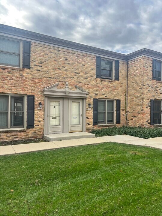 1727 Sessions Walk in Hoffman Estates, IL - Building Photo