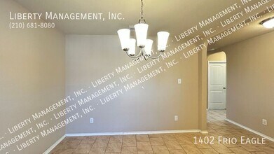 1402 Frio Eagle in San Antonio, TX - Building Photo - Building Photo