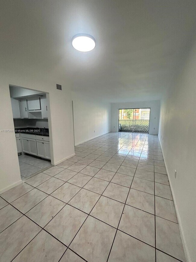 3600 NW 21st St in Lauderdale Lakes, FL - Building Photo - Building Photo