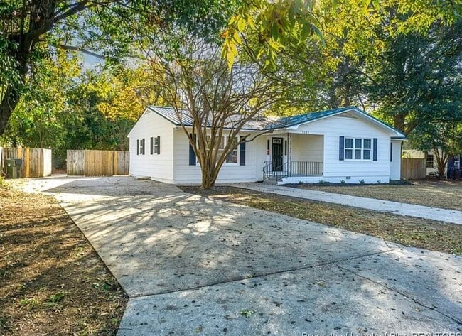 property at 5105 Palmetto Ln