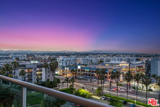 property at 13600 Marina Pointe Dr