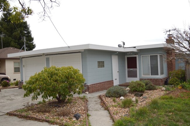 property at 1419-1421 Elm St