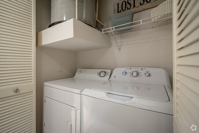 5135 Glenmont Dr in Houston, TX - Building Photo - Building Photo